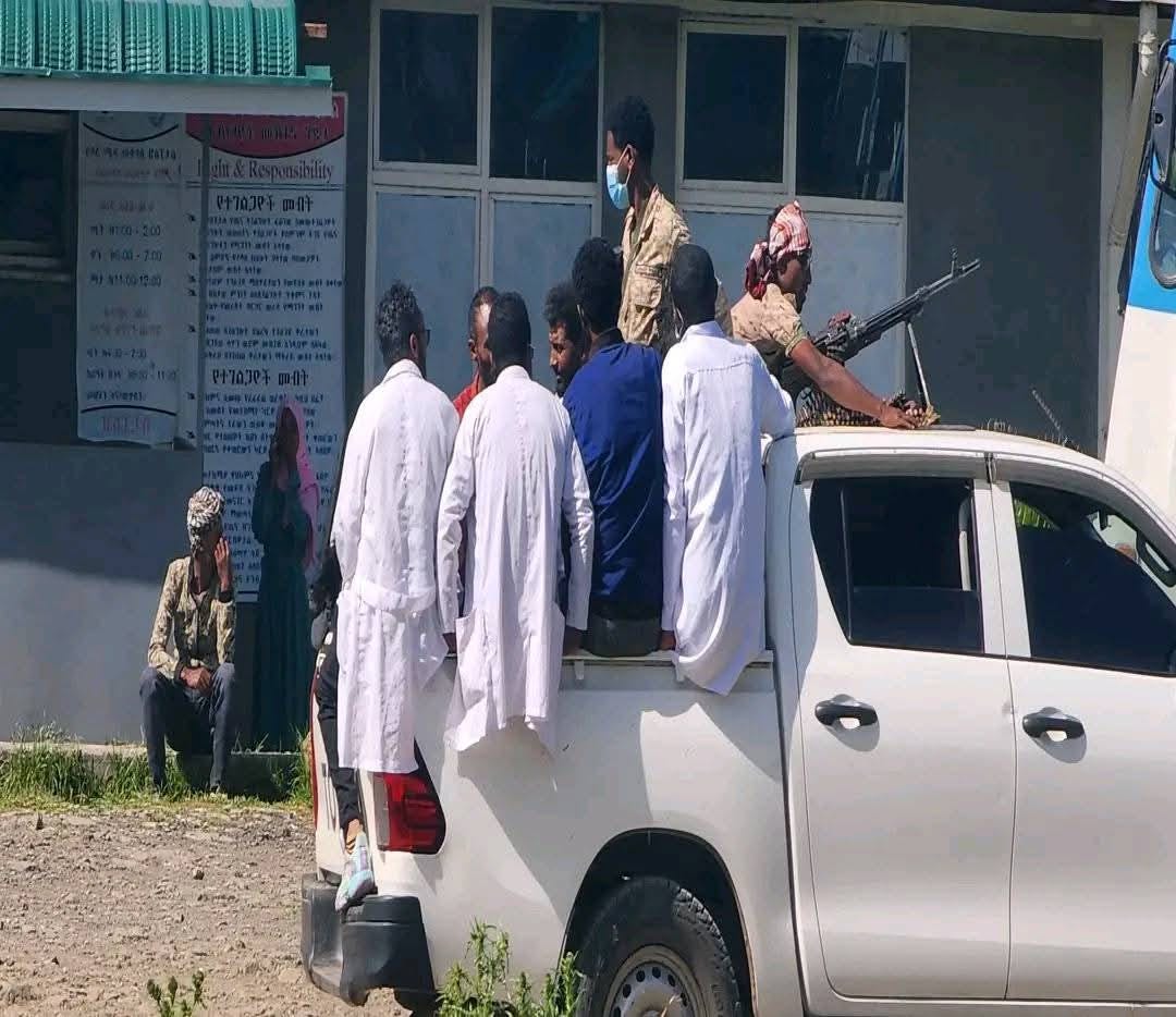 የፀጥታ ሀይሎች የቦሩ ሜዳ ጠቅላላ ሆስፒታል የጤና ባለሙያዎችን ስራ እያስቆሙ አስረው መውሰዳቸው ታወቀ